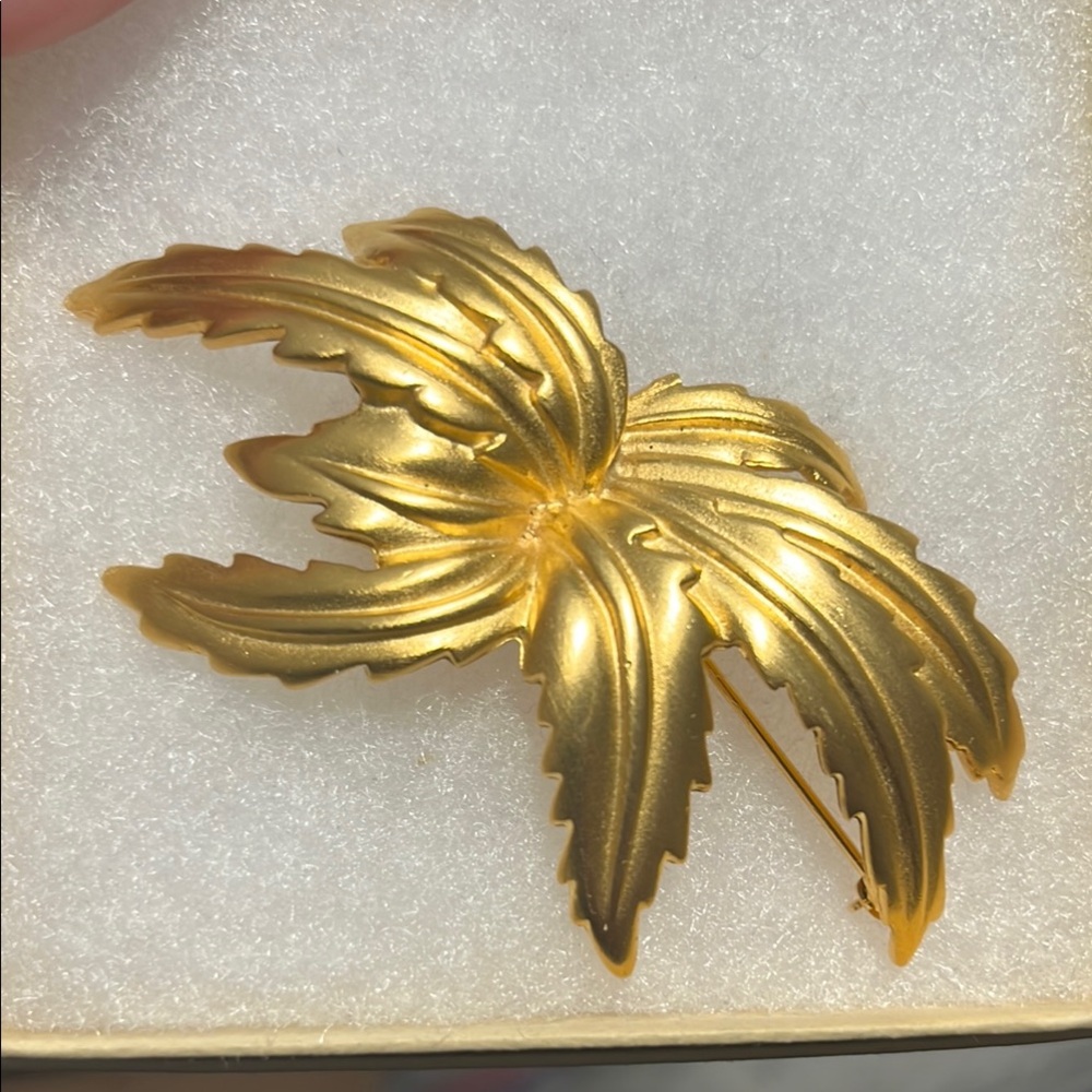 Shiny Gold Leaf Pin